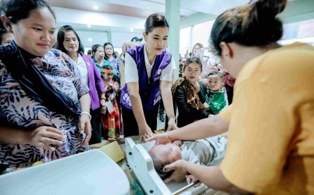KAHIYANG AYU TINJAU PELAYANAN POSYANDU DI SAMOSIR