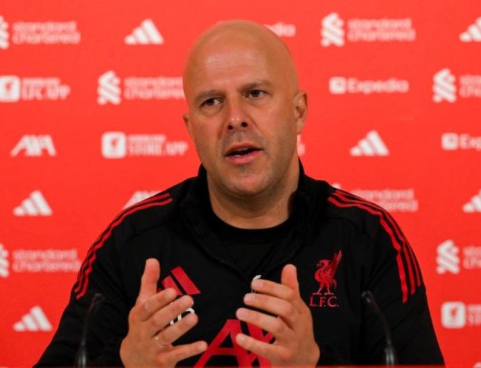 ARNE SLOT TEGASKAN TAK AKAN TINGGALKAN LIVERPOOL MESKI DITERPA KRITIK FANS