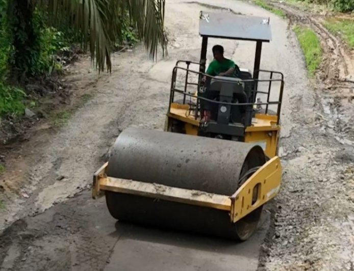 GUBSU BOBBY NASUTION KOMIT, JALAN PALUTA-TAPSEL VIA SIPIONGOT MULAI DIPERBAIKI