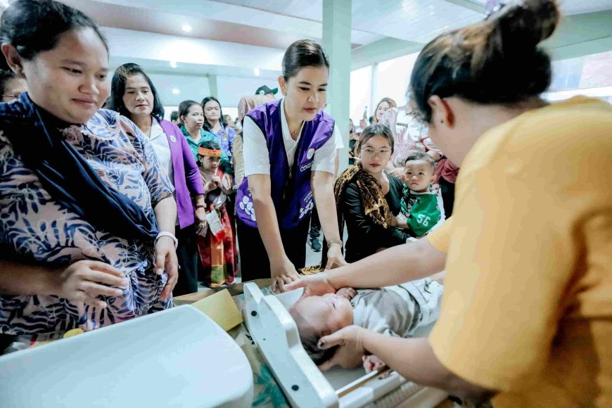 KAHIYANG AYU TINJAU PELAYANAN POSYANDU DI SAMOSIR