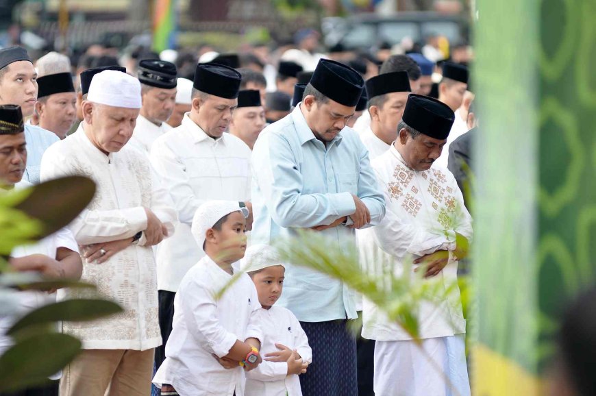 GUBERNUR BOBBY NASUTION SALAT IDULADHA BERSAMA RIBUAN WARGA BINJAI, PEMPROV SUMUT SALURKAN 167 HEWAN KURBAN