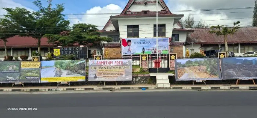 WARGA DAIRI GELAR PAMERAN FOTO TOLAK SK AMDAL PT DAIRI PRIMA MINERAL