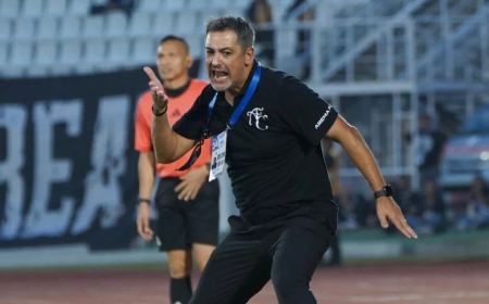 MARCOS SANTOS TEGASKAN KESETIAANNYA UNTUK AREMA FC