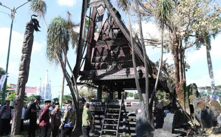 Rico Waas Pastikan Perbaikan  Replika Rumah Adat Batak Tugu Sisingamangaraja Segera Dilakukan