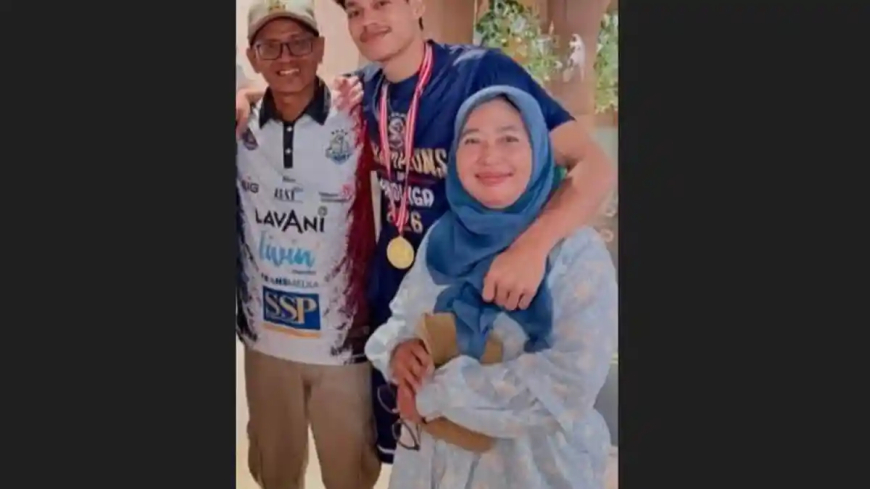 Perjalanan Seorang Ayah Mengantar Boy Arnez Arabi Ke Puncak Prestasi