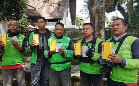 Enam Driver Ojol Dihadiahi Smartphone Oleh Gubernur Bobby Nasution