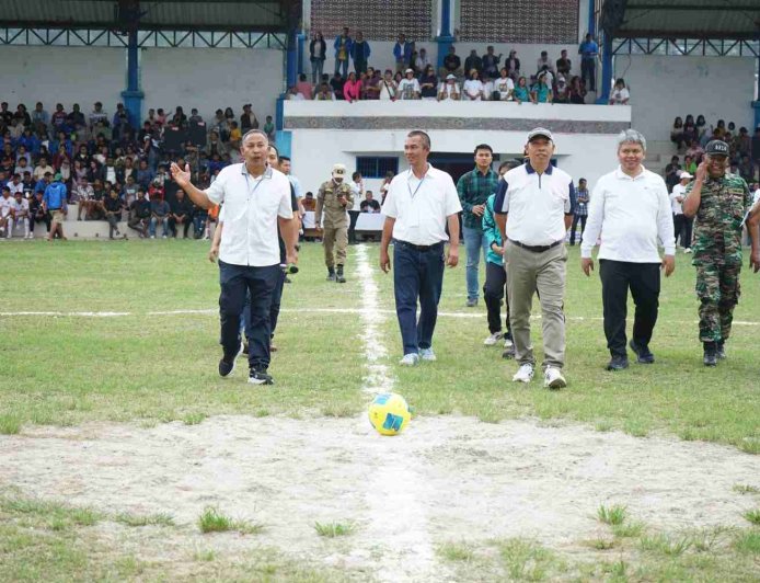 Bupati JTP Buka Turnamen Bupati Cup Taput 2026, Bidik Bibit Muda untuk Tapanuli Utara FC