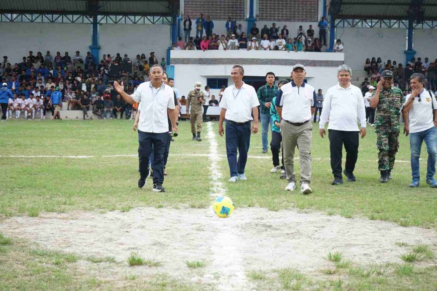 Bupati JTP Buka Turnamen Bupati Cup Taput 2026, Bidik Bibit Muda untuk Tapanuli Utara FC